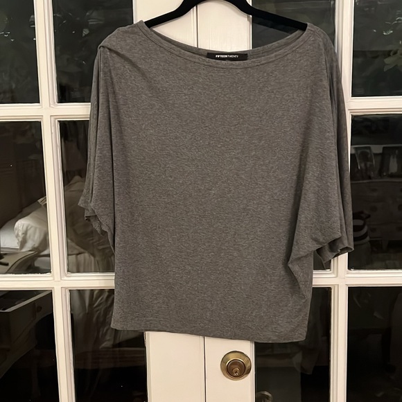 Fifteen Twenty large top - Picture 2 of 3